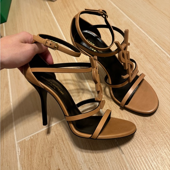 NIB Saint Laurent
Cassandra Sandals in Smooth Vegetable-tanned Leather size 36.5 - Picture 8 of 8